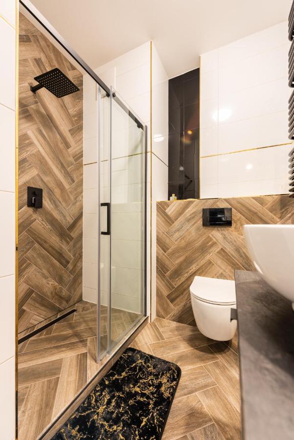 Apartment Flatbook - Center Waterlane Vintage With Gym *